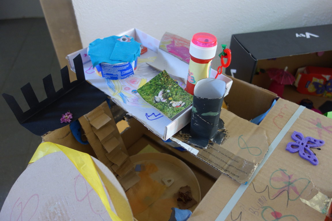 images/stories/2016-05-Kinderkunst im Mai klein/DSC02006 (FILEminimizer).JPG